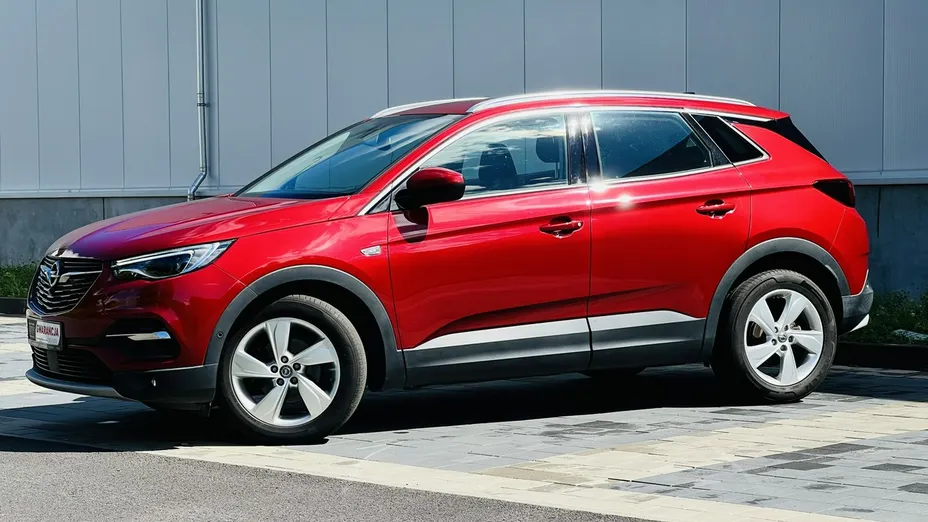 OPEL Grandland X -
