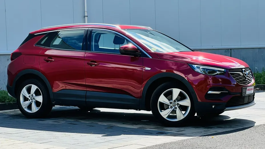OPEL Grandland X -
