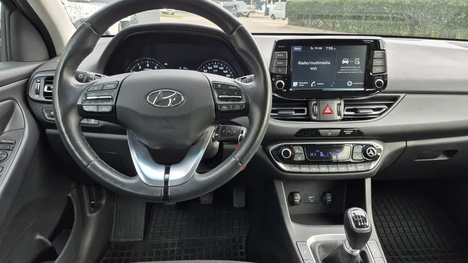 HYUNDAI i30 -