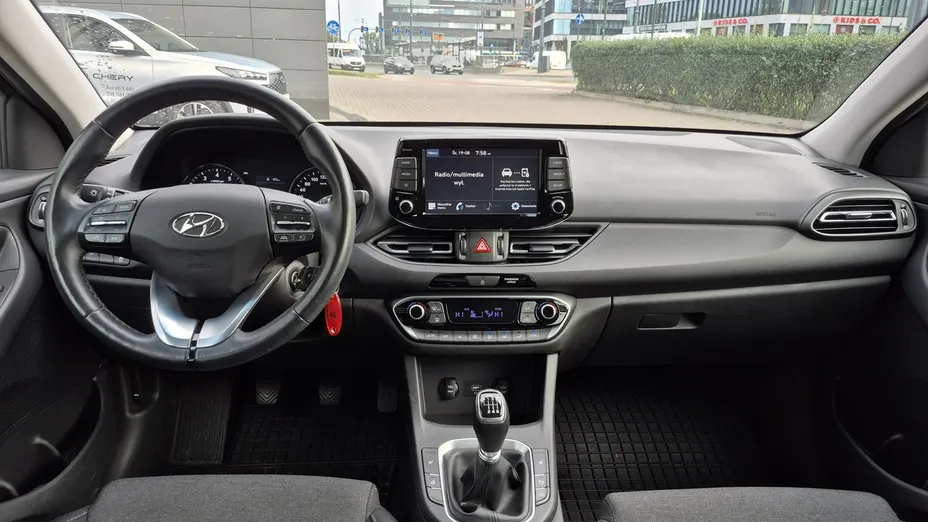HYUNDAI i30 -