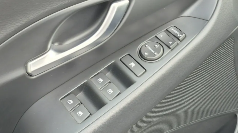 HYUNDAI i30 -