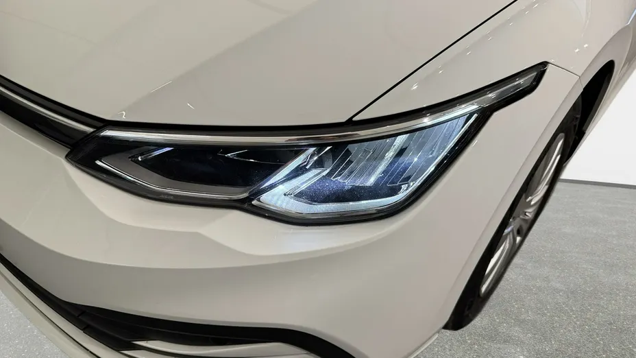 VOLKSWAGEN Golf -