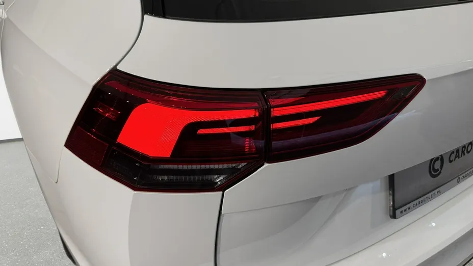 VOLKSWAGEN Golf -
