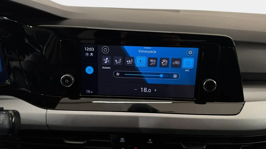 VOLKSWAGEN Golf -