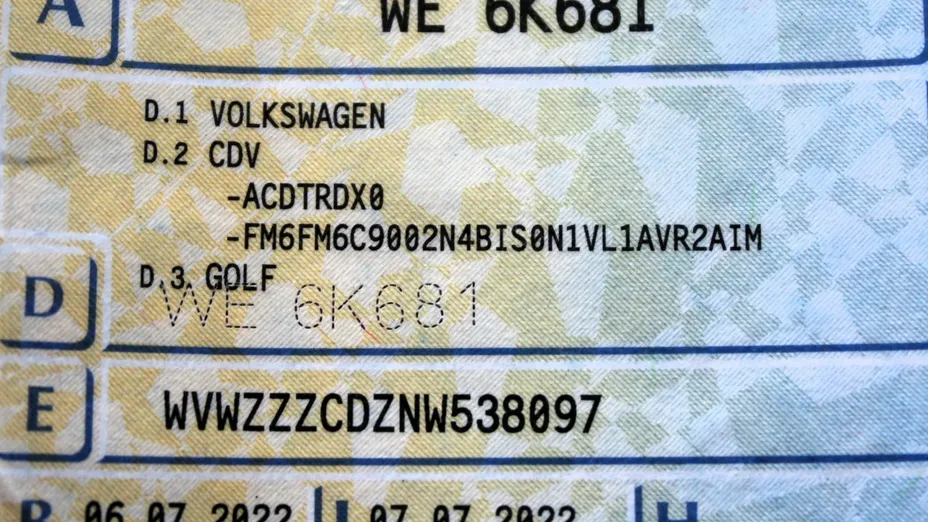 VOLKSWAGEN Golf -