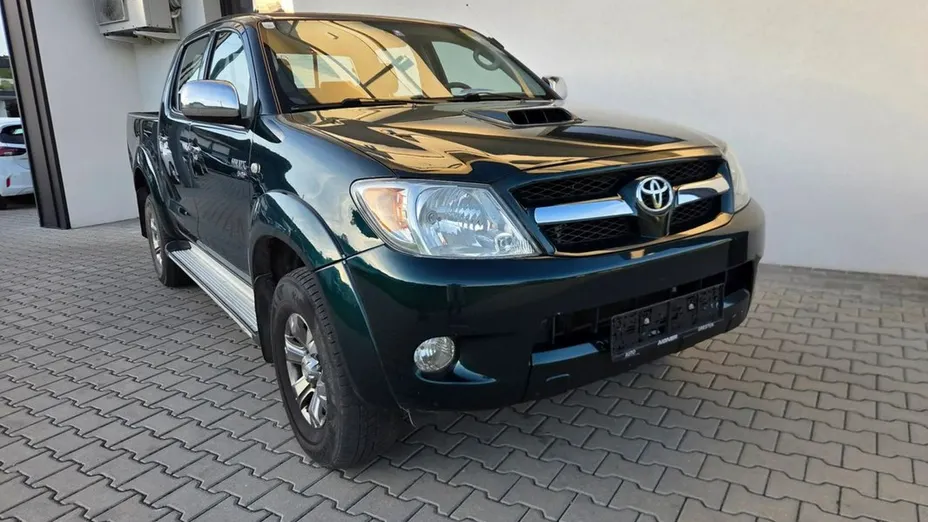 TOYOTA HiLux -