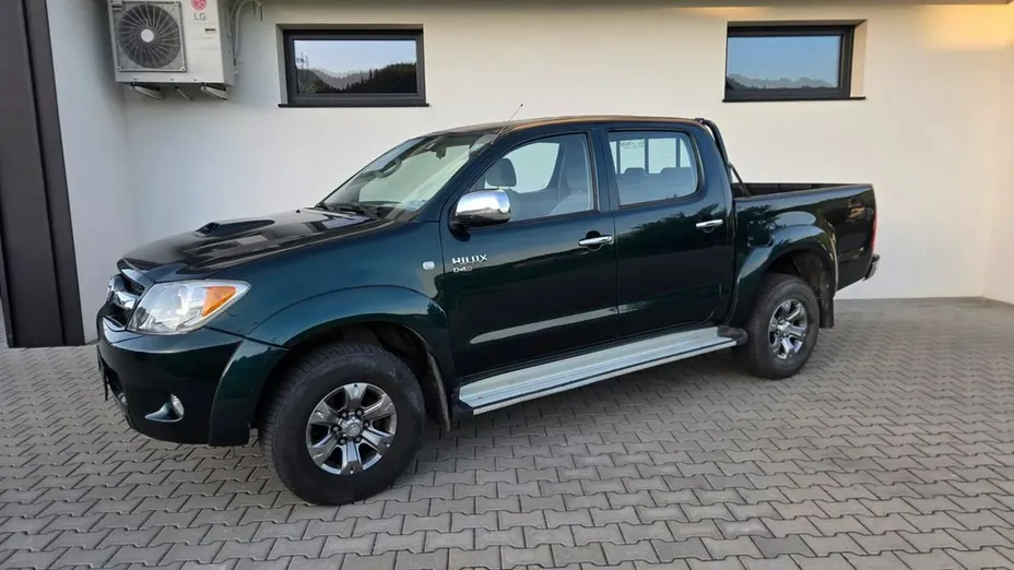 TOYOTA HiLux -