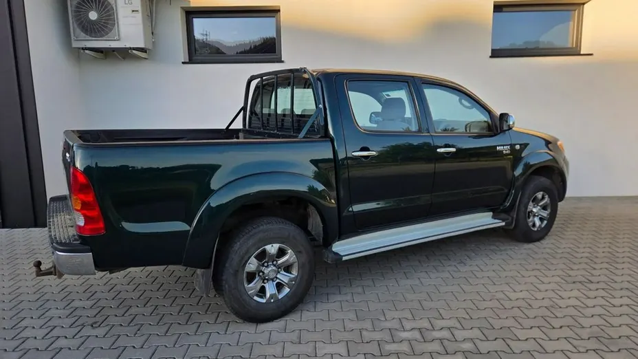 TOYOTA HiLux -