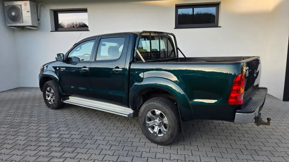 TOYOTA HiLux -