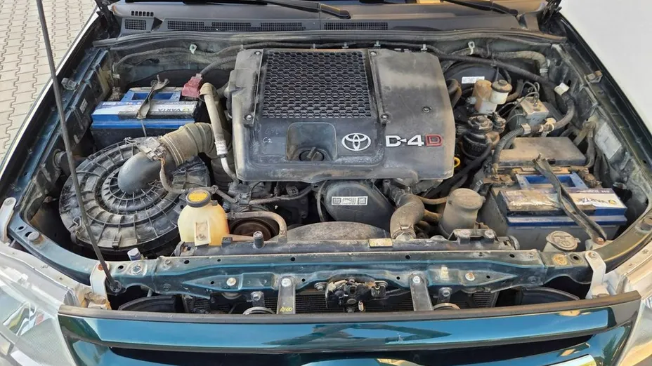 TOYOTA HiLux -