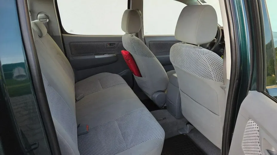TOYOTA HiLux -