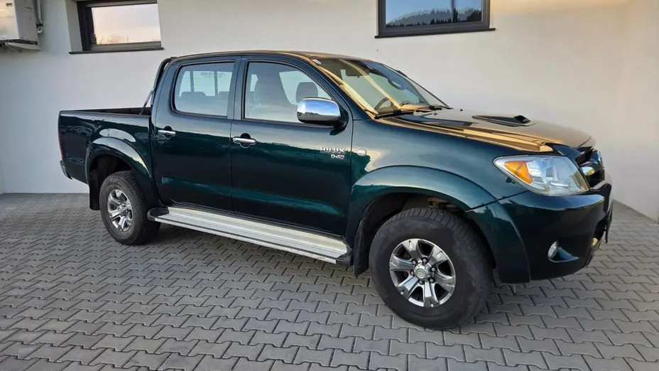 TOYOTA HiLux -