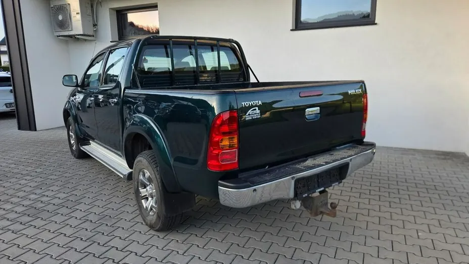 TOYOTA HiLux -