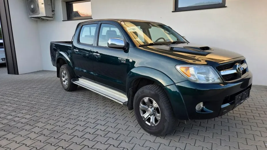 TOYOTA HiLux -