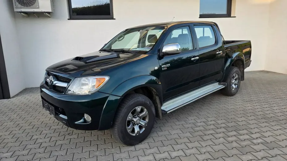 TOYOTA HiLux -