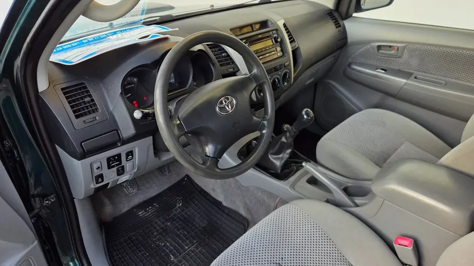 TOYOTA HiLux -