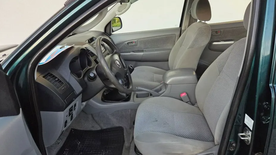 TOYOTA HiLux -