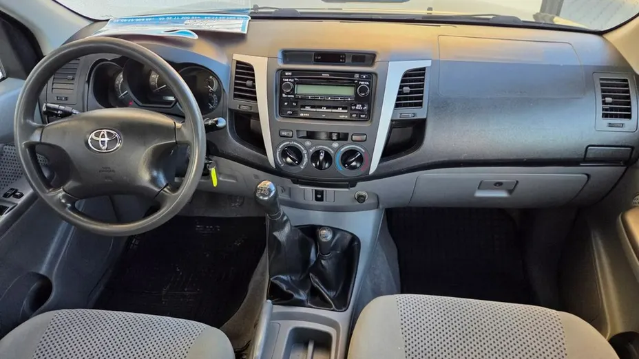 TOYOTA HiLux -