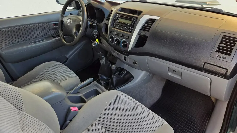 TOYOTA HiLux -