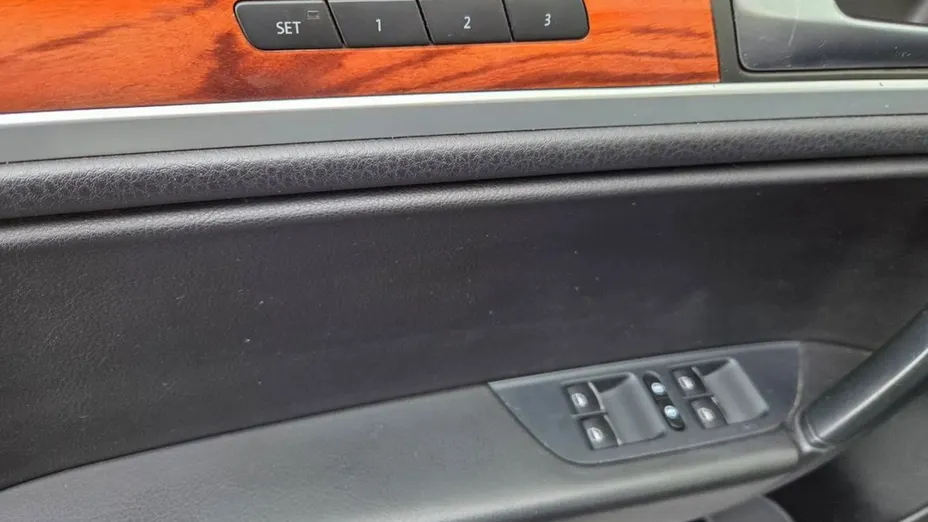 VOLKSWAGEN Touareg -