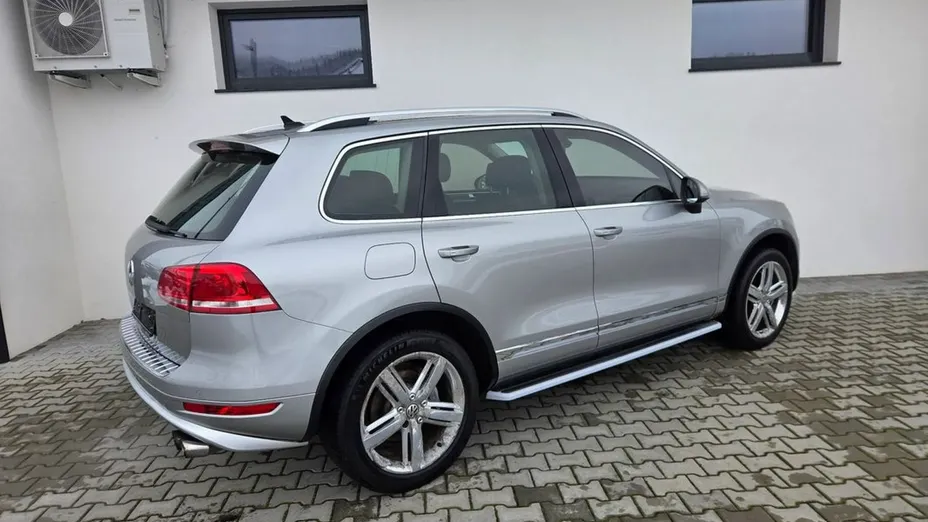 VOLKSWAGEN Touareg -