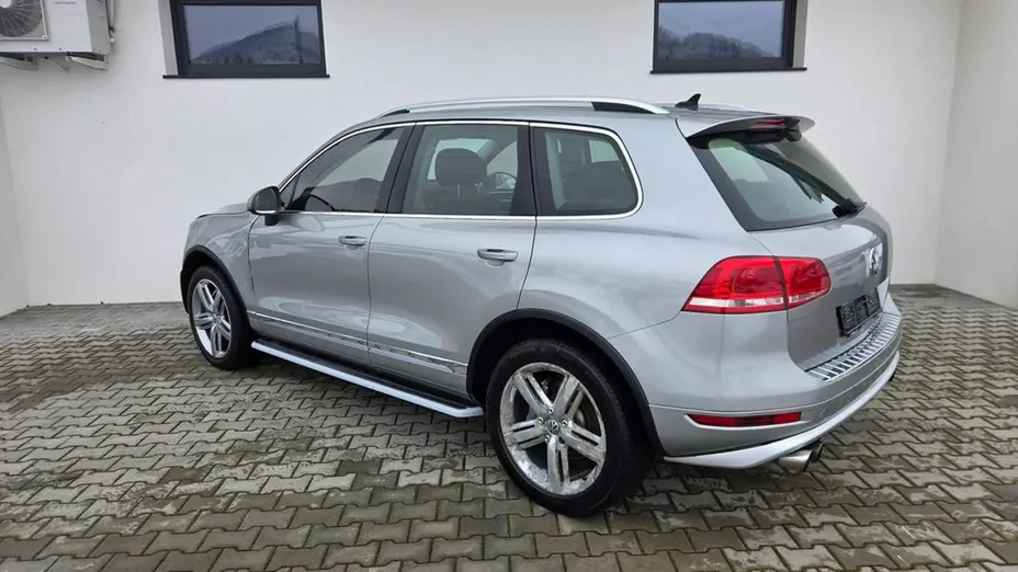 VOLKSWAGEN Touareg -
