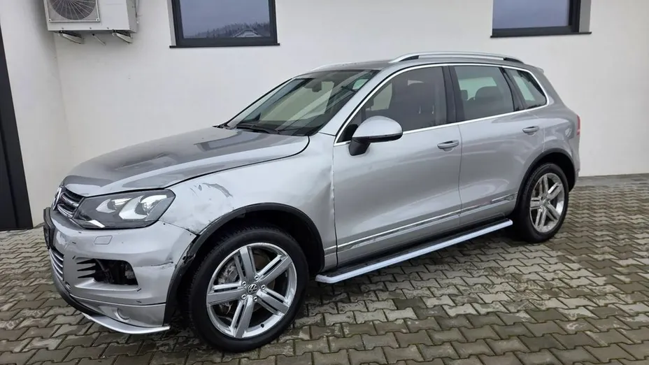 VOLKSWAGEN Touareg -