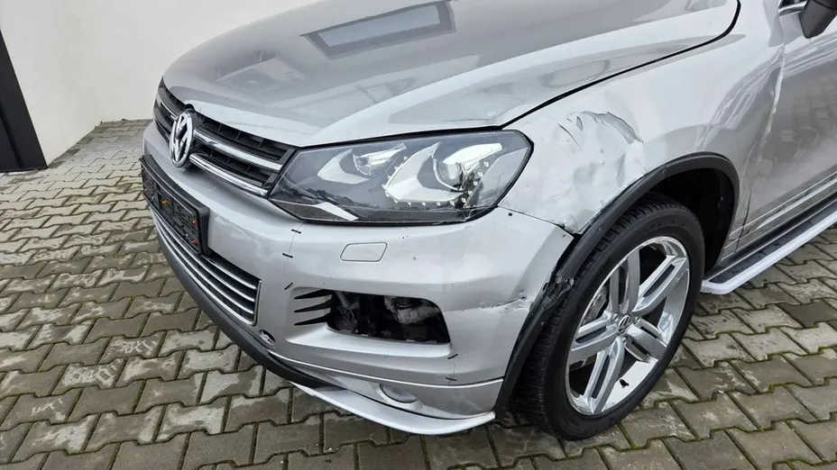 VOLKSWAGEN Touareg -