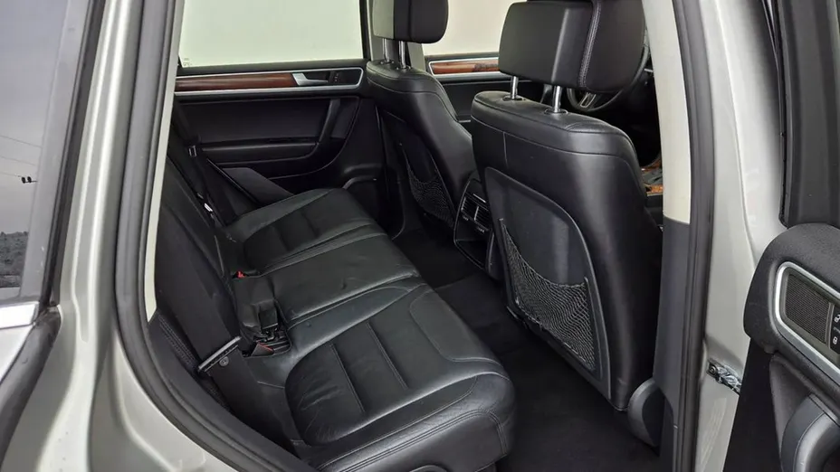 VOLKSWAGEN Touareg -