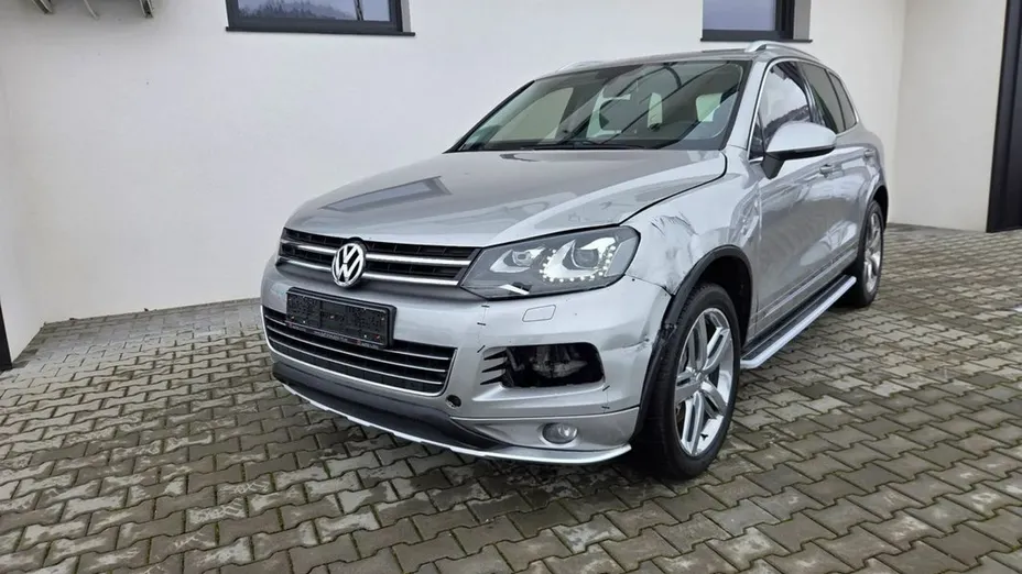 VOLKSWAGEN Touareg -