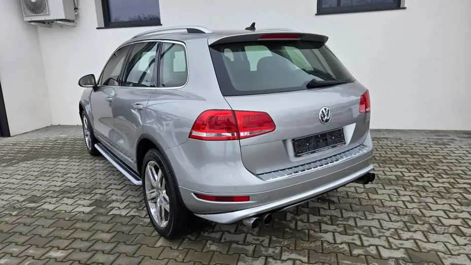 VOLKSWAGEN Touareg -