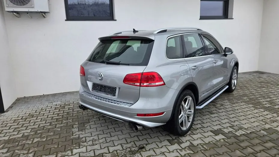 VOLKSWAGEN Touareg -
