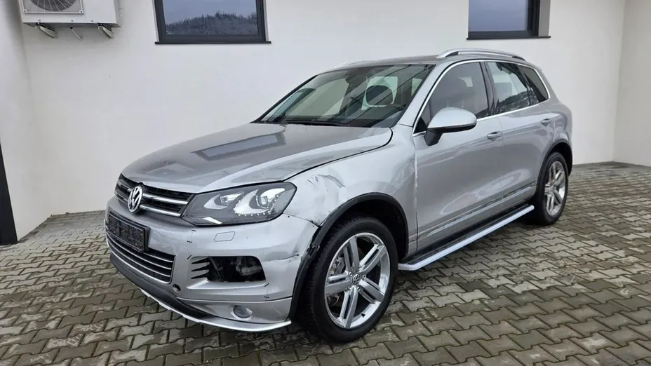 VOLKSWAGEN Touareg -