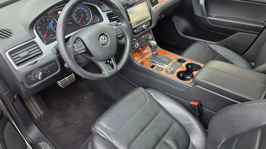 VOLKSWAGEN Touareg -