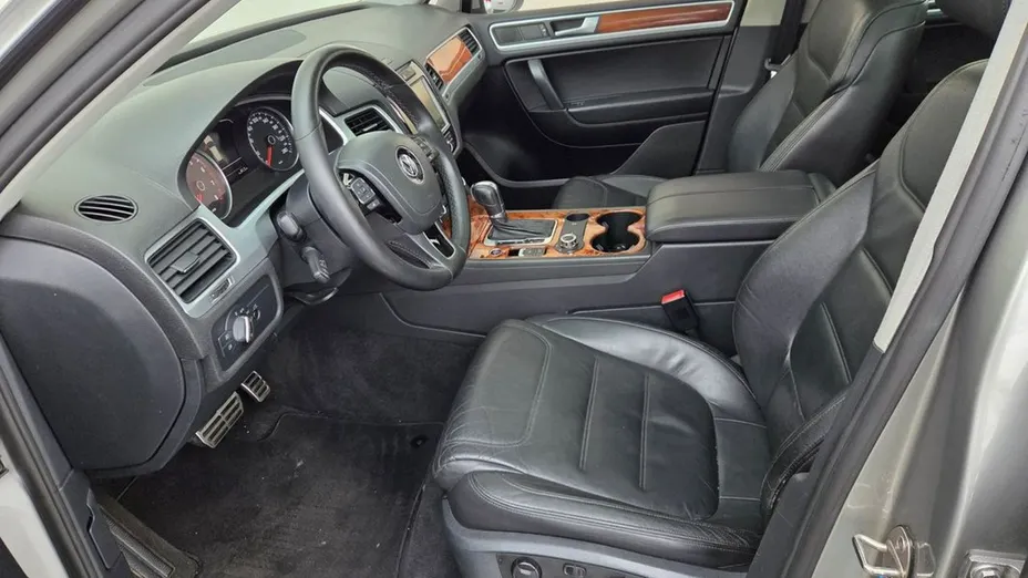 VOLKSWAGEN Touareg -