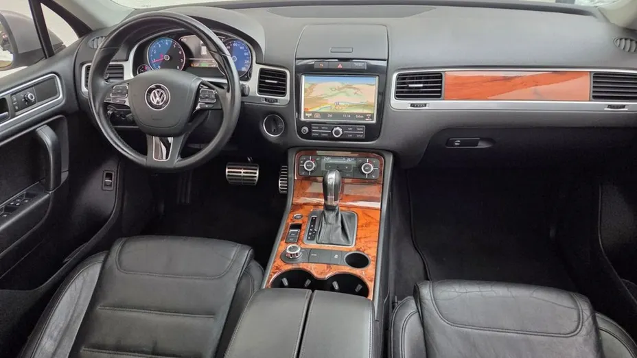 VOLKSWAGEN Touareg -