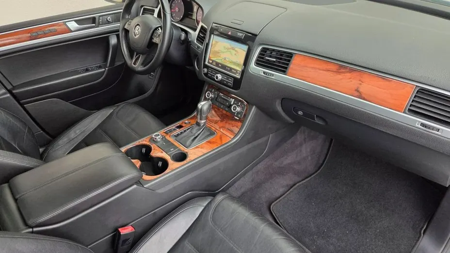 VOLKSWAGEN Touareg -