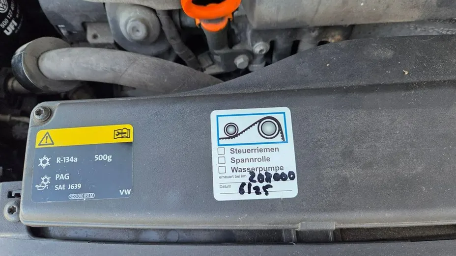 VOLKSWAGEN Golf -