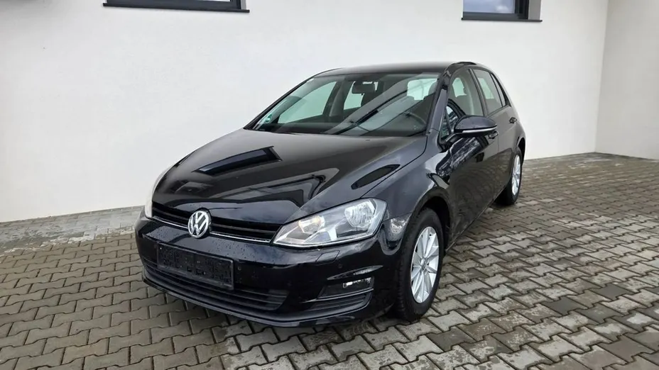 VOLKSWAGEN Golf -