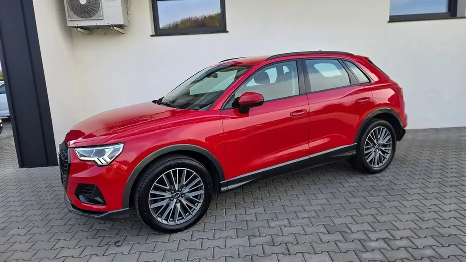 AUDI Q3 -