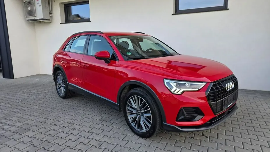 AUDI Q3 -