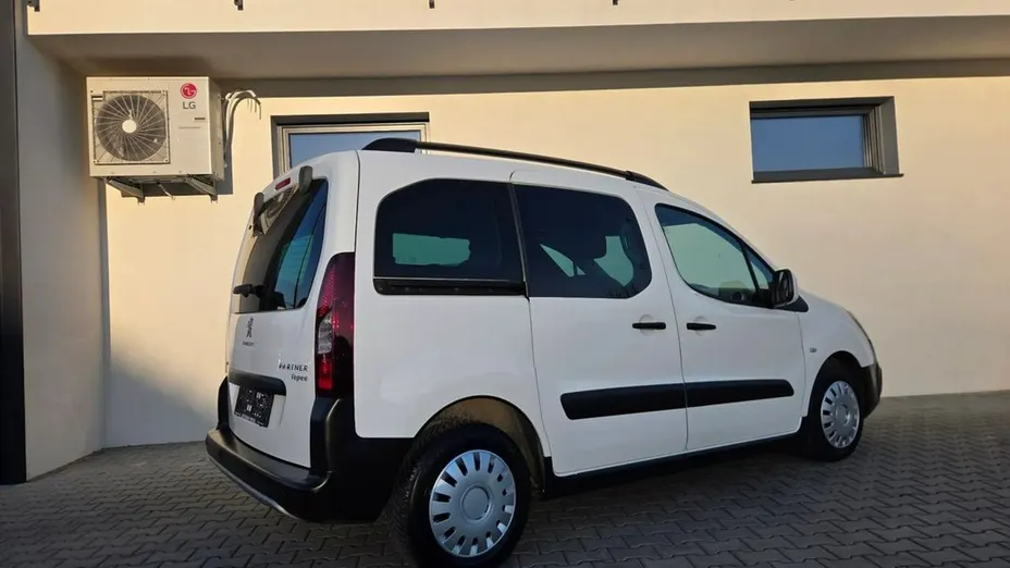 PEUGEOT Partner -