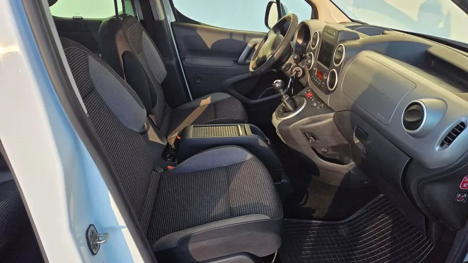 PEUGEOT Partner -