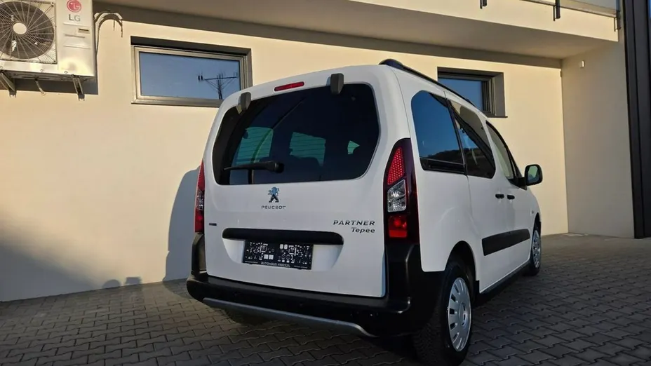 PEUGEOT Partner -