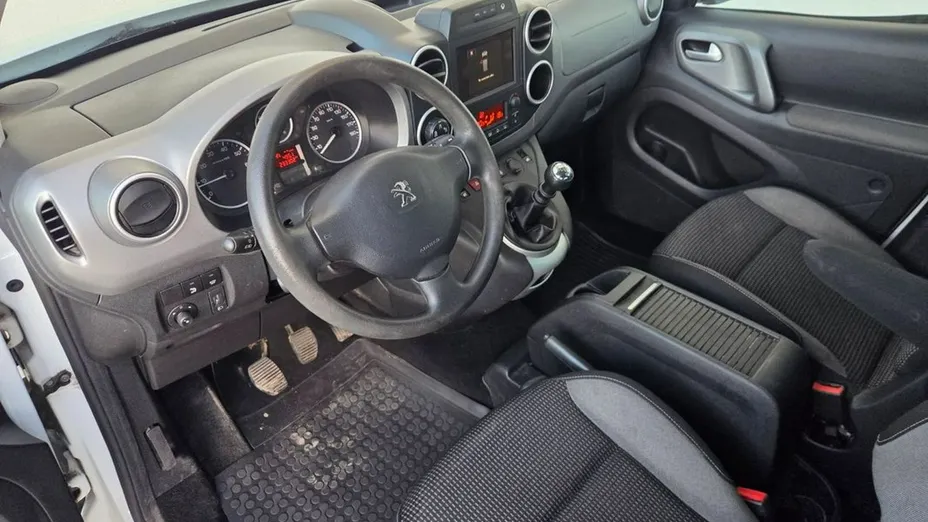 PEUGEOT Partner -