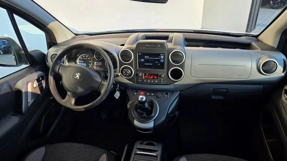 PEUGEOT Partner -