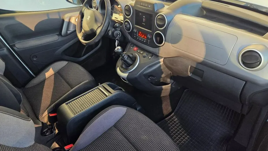 PEUGEOT Partner -