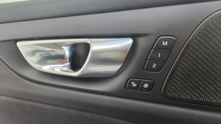 VOLVO V60 -