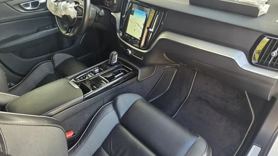VOLVO V60 -