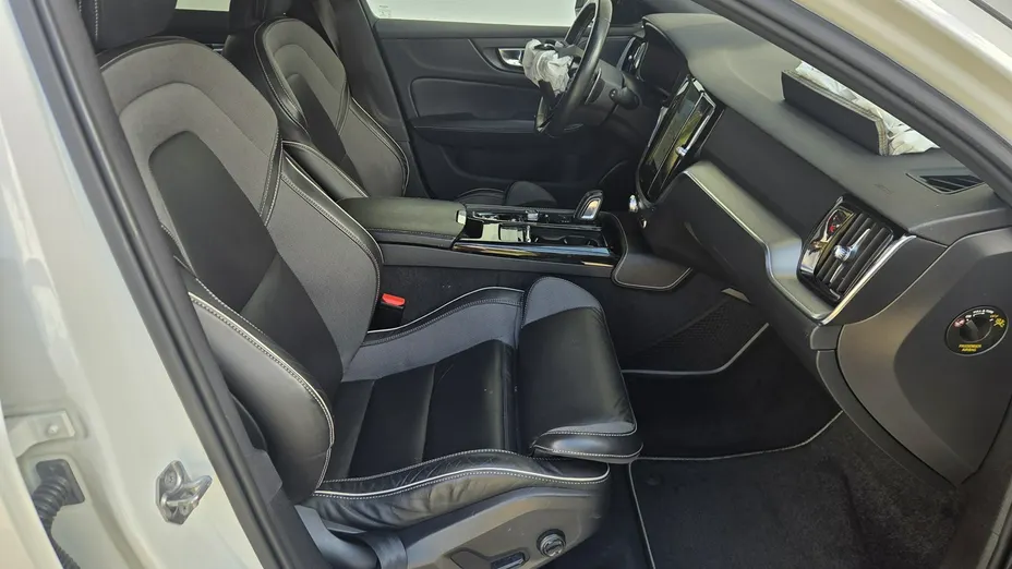 VOLVO V60 -